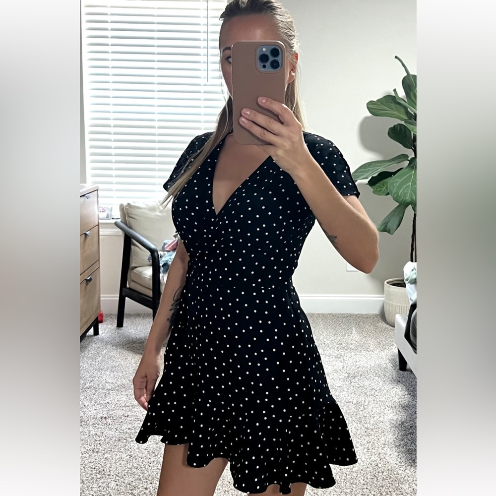 Women's Black Polka Dot V-Neck Mini Dress